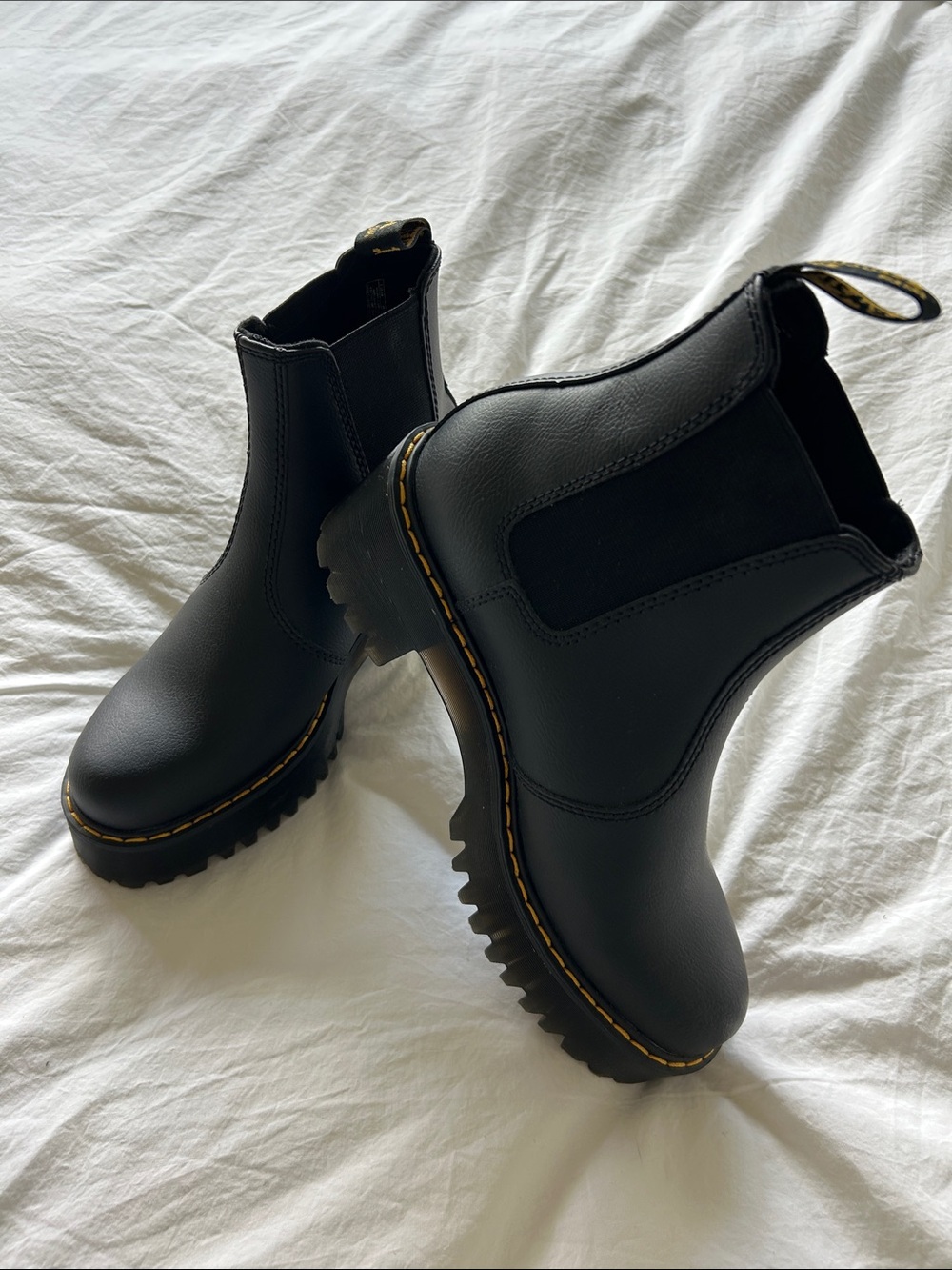 NWOT Dr. Martens Sanguine Chelsea Bootie